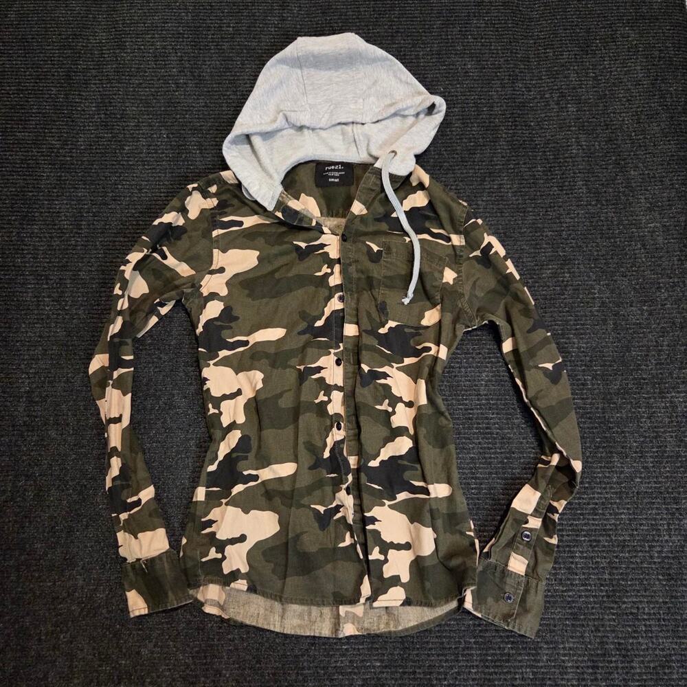 Rue 21 Camo Button Up Shirt with Hoodie Y2k Grunge Cotton Long Sleeve Small